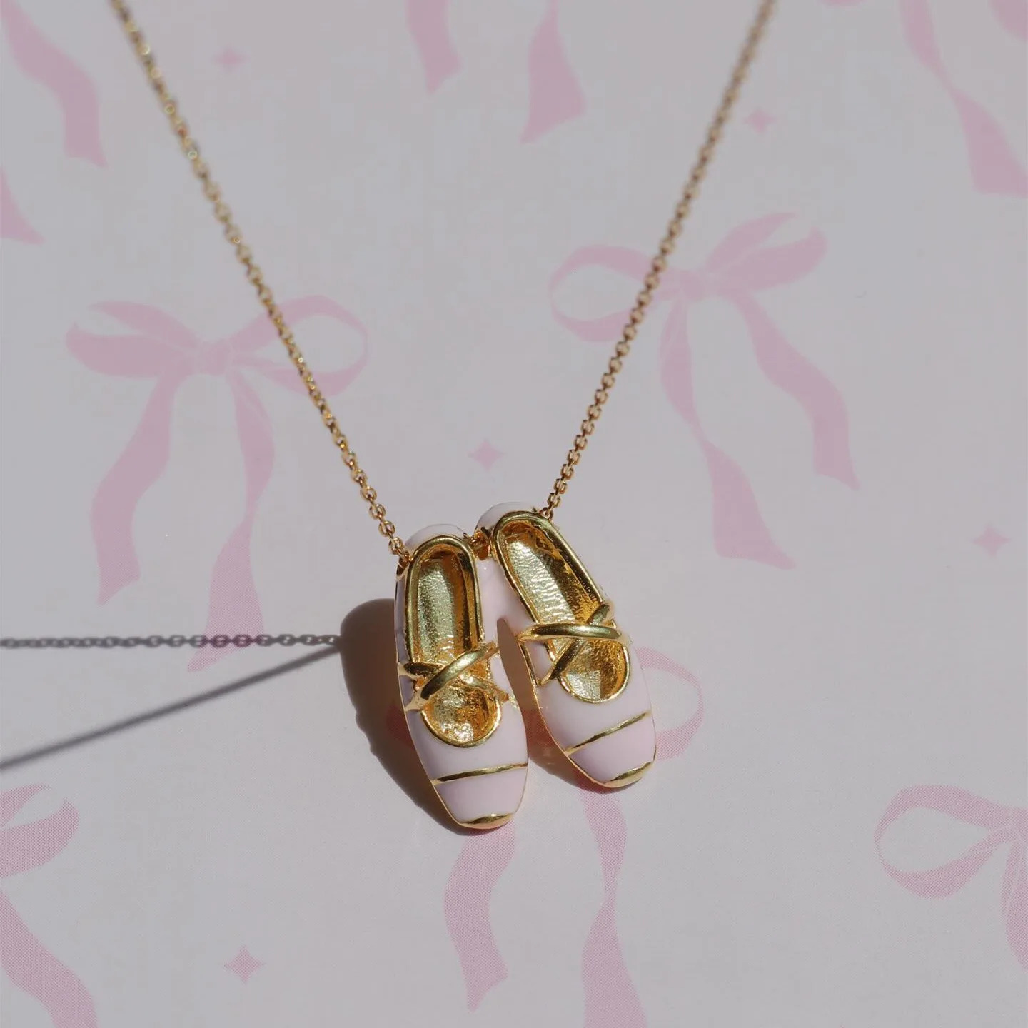 Stainless Steel 18K Gold-Plated Sweet Romantic Ballet Shoe Pendant Necklace Exquisite Brass Chain Jewellery Womens Party Gift 251230