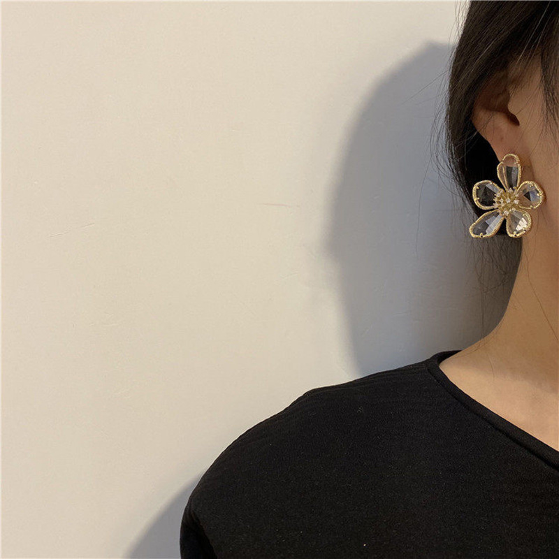 Silver Needle Zircon Flower Clips for Women Without Pierced Ears Simple Fashion Daily Versatile Earrings Light Luxury Niche Ear Jewelry - view 3