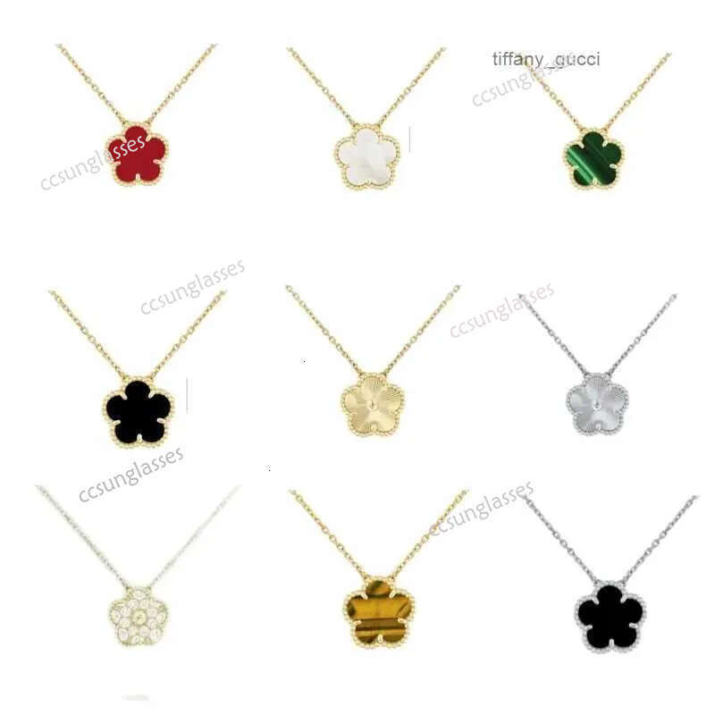 High Quality Four Leaf Clover Necklace Pendant Pearl Mother Plated 18K Gold Necklaces For Women Girl Valentines Mothers Day Engagement Designer Jewelry D8N8