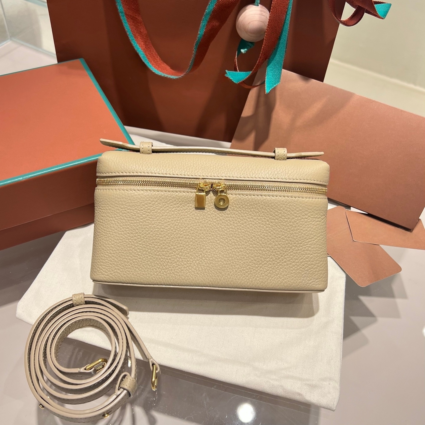 TOP Quality Grained Cowhide Leather Tote Bag and Shoulder Bag