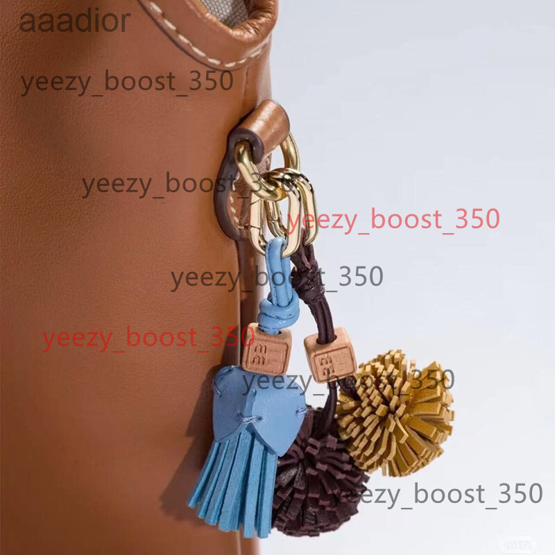Keychains Lanyards MU Leather micro trick Designer Keychain Fashion Purse Pendant Car Chain Charm Bag Keyring Trinket Gifts miumius mius mius mui miumiue muimuu
