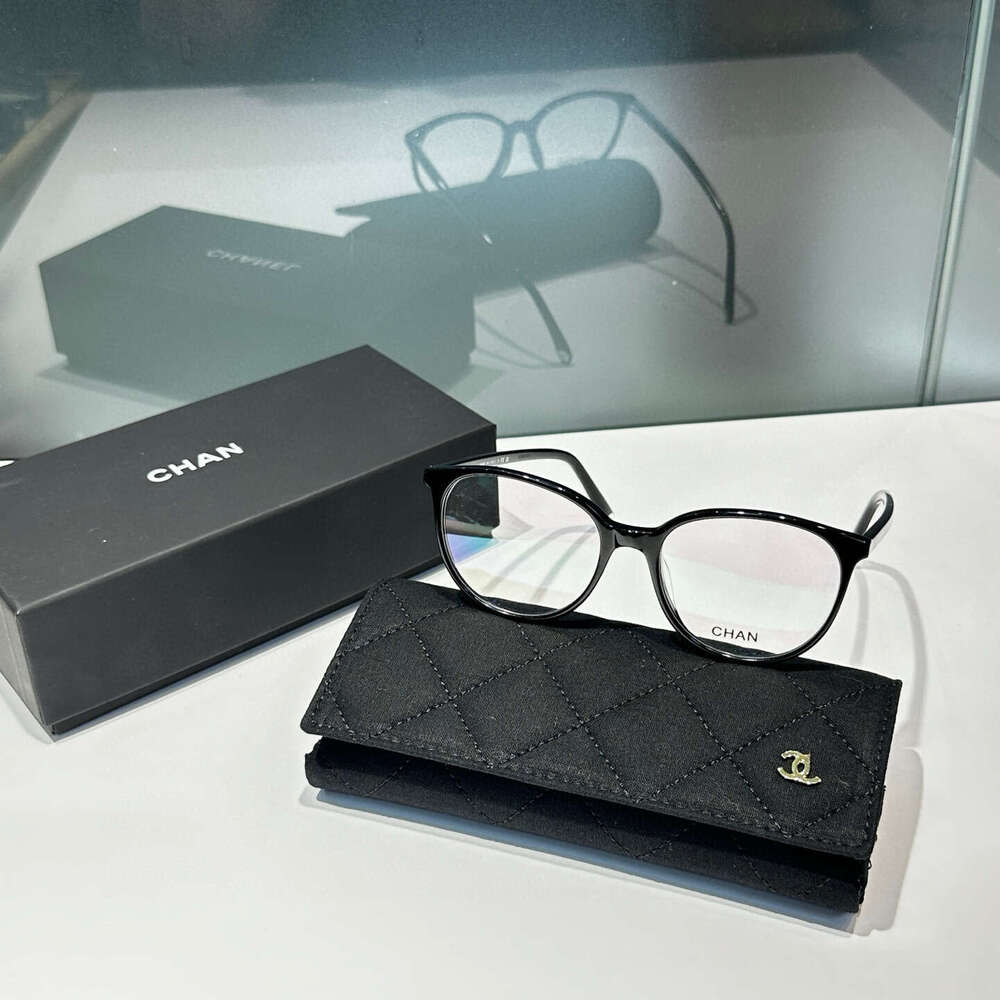 Lady's style frame CH3432 - Black - Compact - Circular - No Pattern - Small Size -- Ultra Lightweight - Designer Model