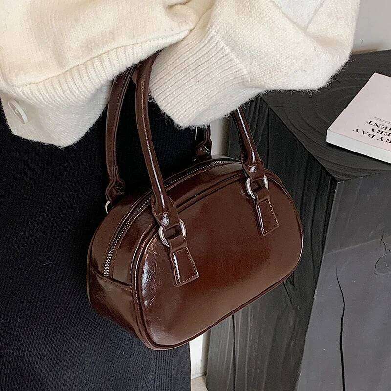 High-End Texture Retro Small 2026 New Women's Autumn and Winter Popular Messenger Bag Portable Square Sling Bags