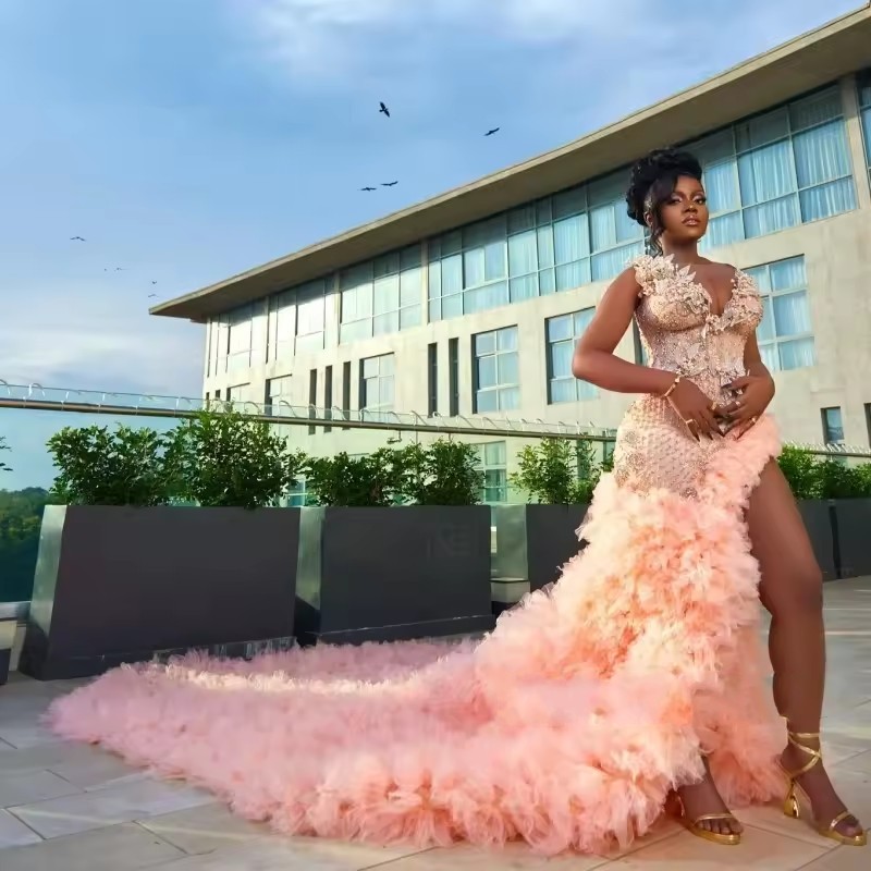 2026 Customized Luxury Pink Slit Ruffled Long Prom Dresses For Black Girls Pearls 3D Hand Flower Women Birthday Party Gowns African Evening Red Gala V