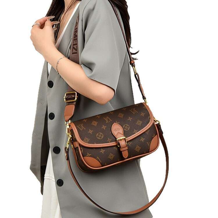 New Retro Printed Baguette High-end Design Single Shoulder Crossbody Commuting Outgoing Underarm Messenger Bag