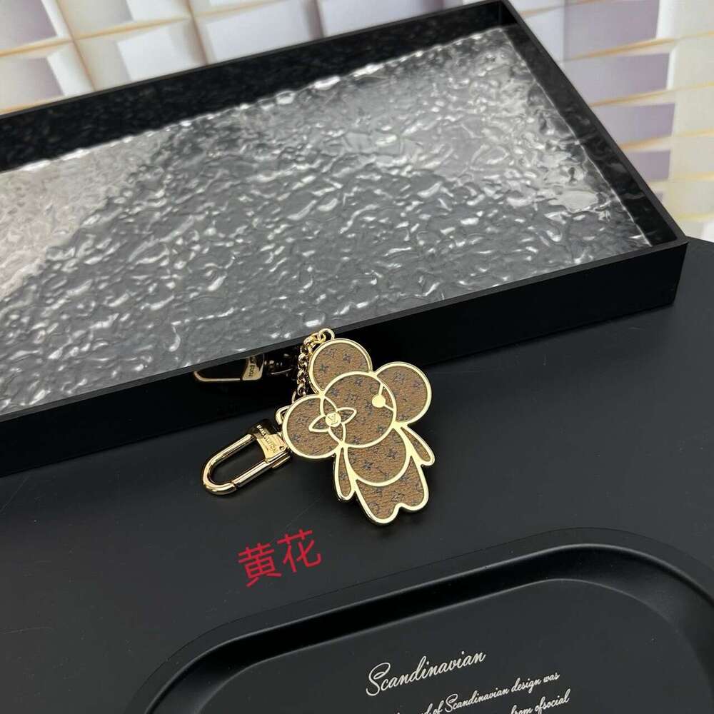 Donkey Brand L Family 25 European and American Style Bags Vintage Leather Sunflower Alloy Keychain Pendant Bear Ornament