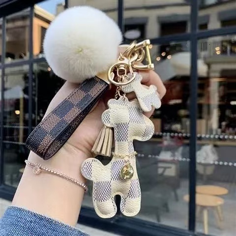 Luxurys designer Fashion style High-end Internet Celebrity Creative Car for Women, Leather Bear Keychain Pendant, Couple Backpack Decoration 111