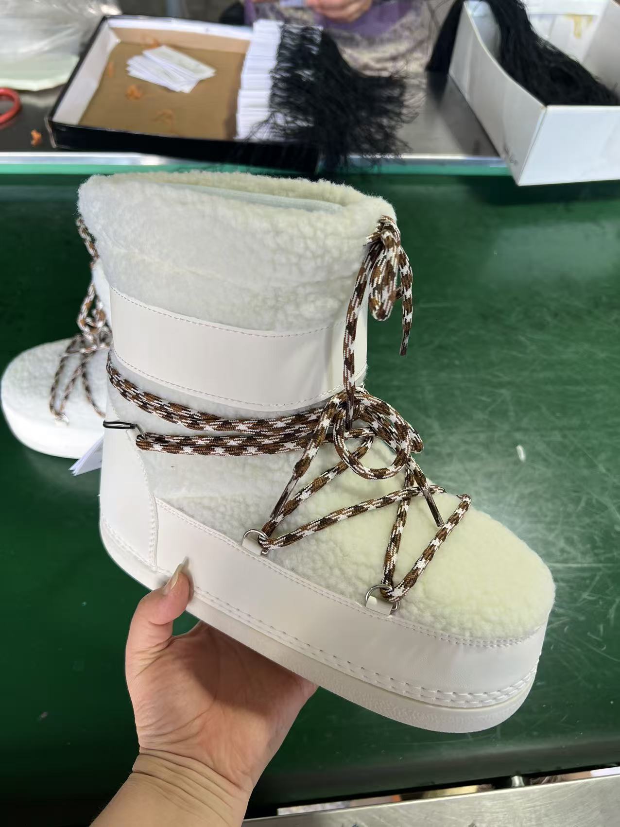 STAOXINDIKE Celebrity Style Thick-Soled New Moon Boots 2025 Winter New Long-Sleeve Ski Boots Warm Anti-Slip Snow Boots for Women