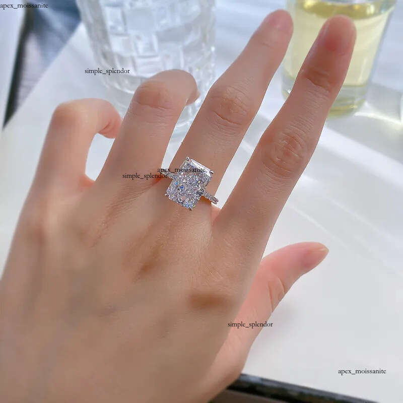 2024 Choucong Wedding Rings Elegant Luxury Jewelry Sparkling Pure 100% 925 Sterling Silver Natural Moissanite Diamond Gemstones Party Women Engagement Ring Gift