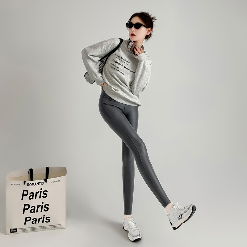 New Autumn & Winter Women's Fleece-Lined Slim-Fit Stretch Leather Pants, High-Waisted Skinny Leggings for Yoga & Outerwear