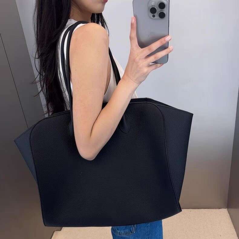 New Trendy Fashion Versatile Dark Contrast Design Commuter Single Shoulder Tote Bag 26M0105