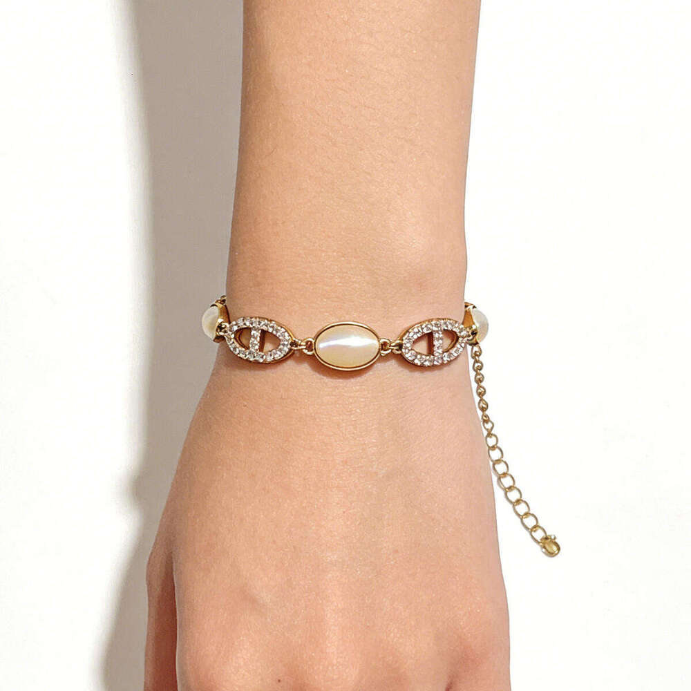 Zircon Cat's Eye Pig Nose Pendant Bracelet: Oval Stone Adjustable Palace Style Jewelry, Lightweight High-End Bracelet for Daily Wear & Special Occasions
