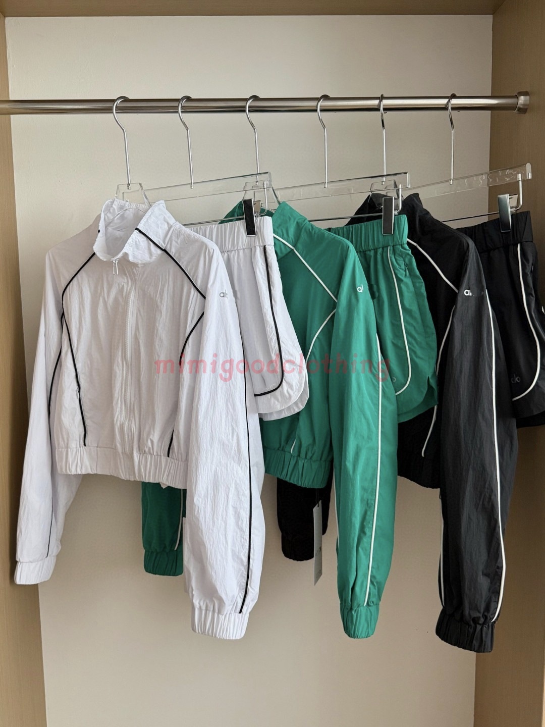 Designer womens tracksuits jackets Contrasting color lines outline the sporty and casual sun-protective top elastic waist shorts S M L