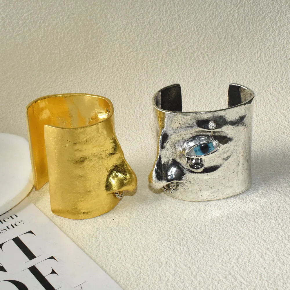 Vintage Metal Face Cuff Bracelet For Women Fashion Jewelry Gorgeous Girls Hand Open Bracelet Accessories 1PC 260104