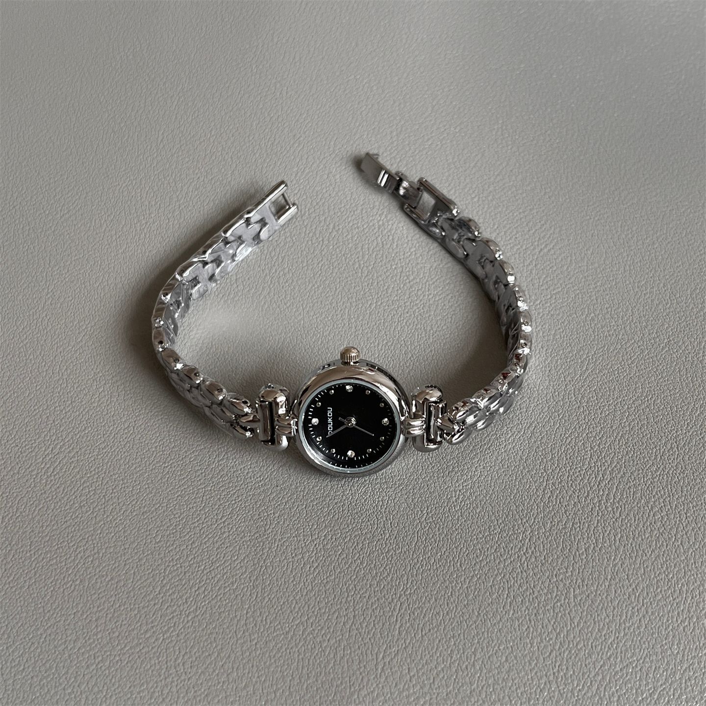 Light Luxury Vintage Small Fragrance Chain Watch Temperament For Ladies Delicate And Compact Temperament Versatile Womens Watch