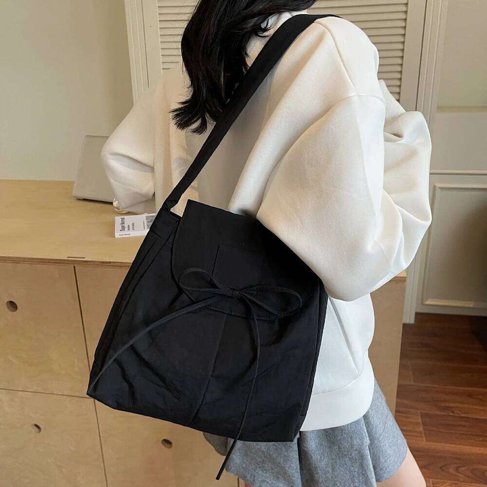 Vintage Flap Nylon Bow Crossbody Large Autumn New Student Commuter Shoulder Winter Solid Colour Simple Messenger Bag