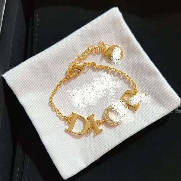 New Letter Shaped Design Temperament Womens Stainless Steel Daily Wear Matching Gift Bracelet