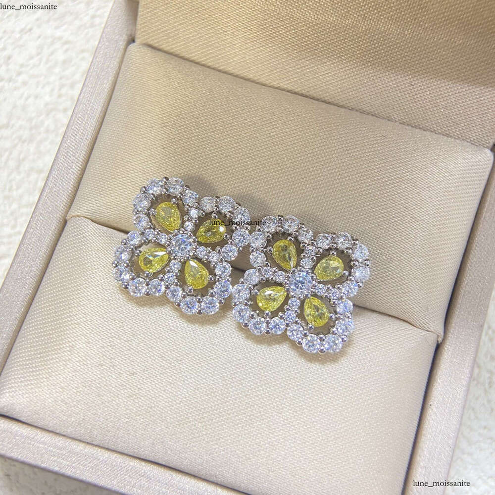 Fashion Style Wholesale White Gold VS VVS Moissanite Sapphire Earrings Handmade Flower Cluster High Quality Au750 Party
