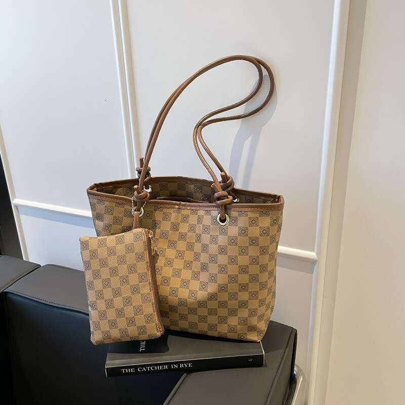 Large Capacity High-End Checkerboard Underarm 2025 New Versatile Fashion Commuter Women's Shoulder Bag Handbag