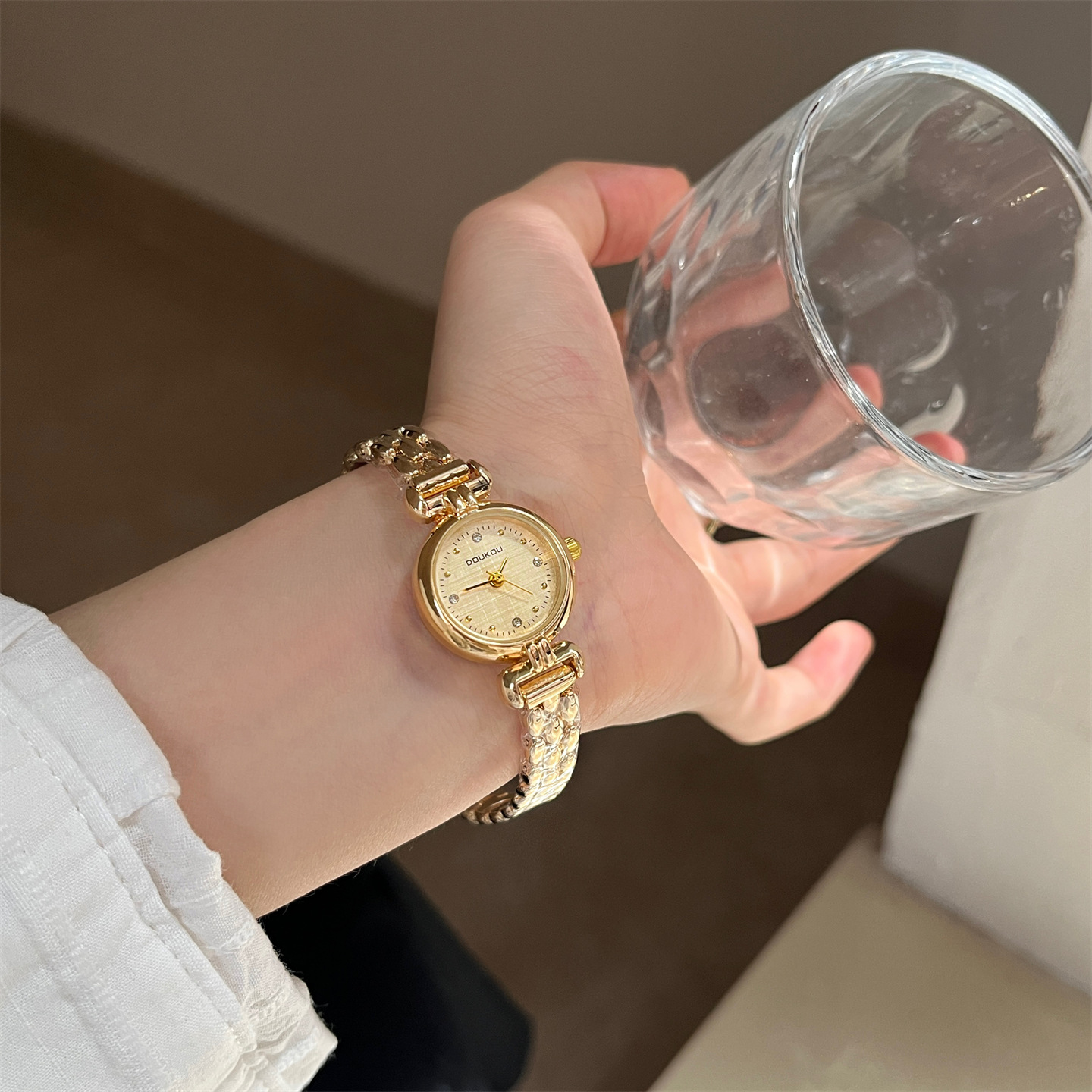 Light Luxury Vintage Small Fragrance Chain Watch Temperament For Ladies Delicate And Compact Temperament Versatile Womens Watch