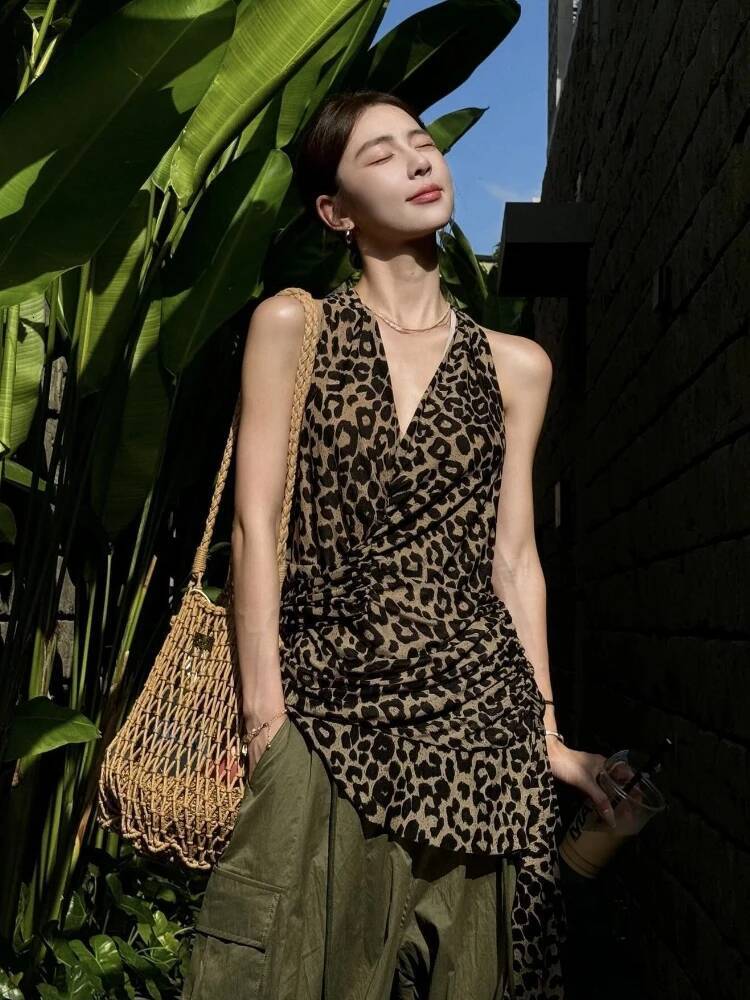 Bestseller Leopard Print Subculture Harajuku Vintage Graphic Sleeveless Y2K Hanging Neck Tops Slim Fit Casual Tees 2025 Summer Fashion New ddmytues