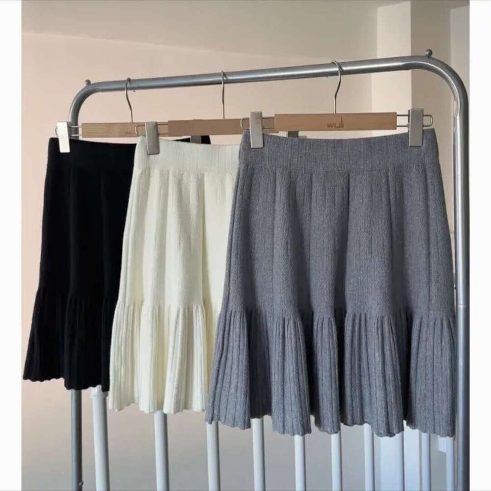 Designer Designer Miu Series Fishtail Knitted Pleated Midi For Women 2025 Autumn Winter New Korean Style Versatile Slimming A-Line Short Skirt 3E7f e399