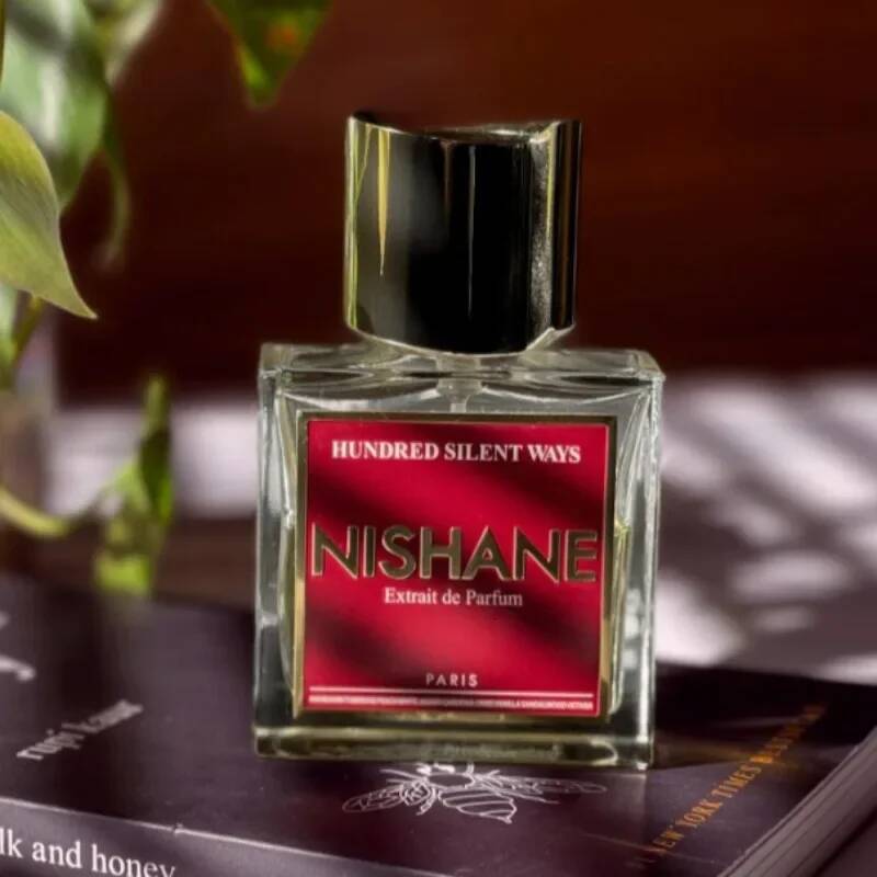 100ml Unisex Eau De Parfum Fresh Floral Scent Long Lasting Alluring and Refined Fragrance with Six Unique Captivating Variations