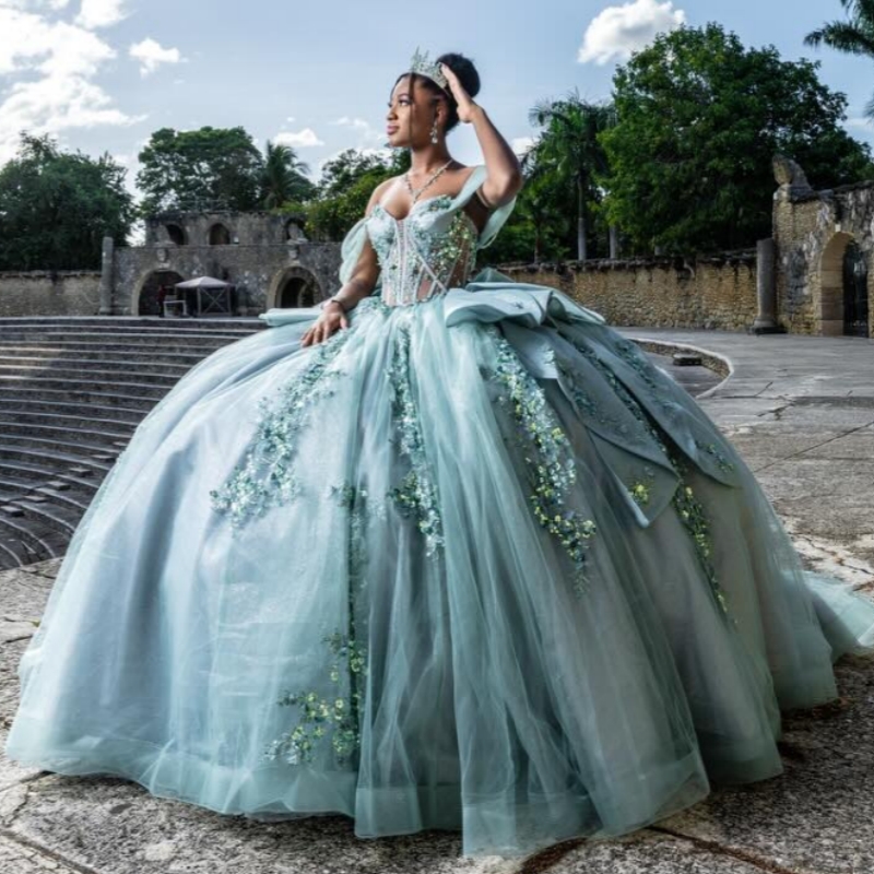 Light Green Shiny Quinceanera Dresses Off Shoulder Ball Gown Sweet 16 Dress Applique Lace Beading Crystal Bow Corset Birthday Party Vestidos 15 Anos