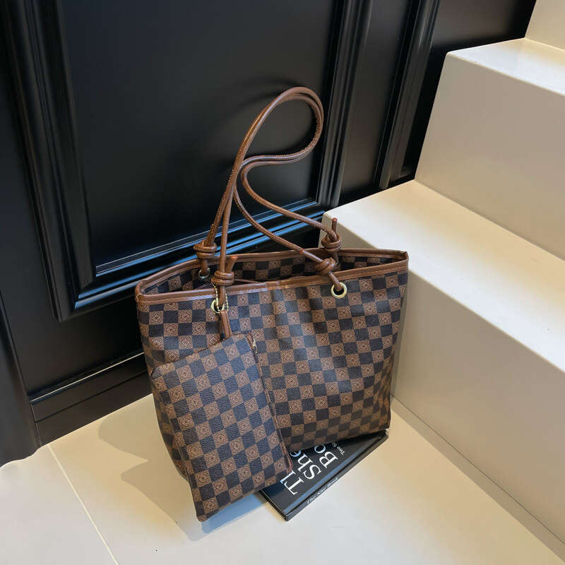 Large Capacity High-End Checkerboard Underarm 2025 New Versatile Fashion Commuter Women's Shoulder Bag Handbag