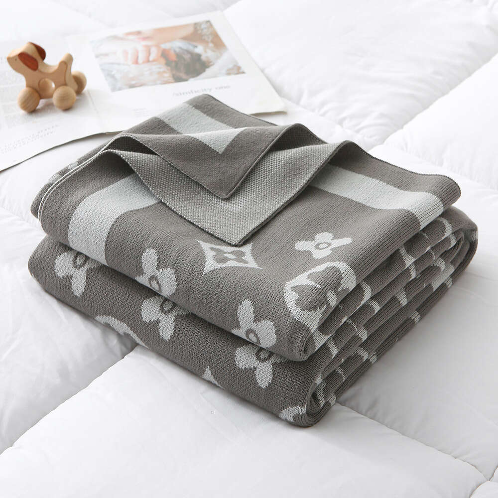 Knitted Wool Airplane Office Light Luxury Nap Sofa Air Conditioning Car Blanket