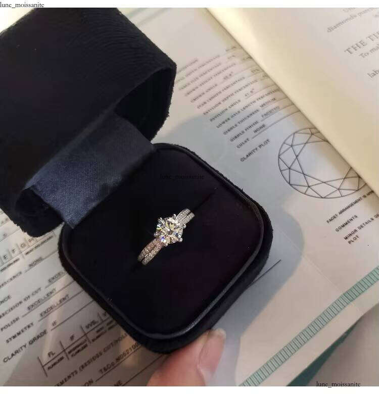 Shiny Luxurious Diamond Engagement Wedding Ring Valentine's Day Gift VVS Moissanite Gemstone Jewelry