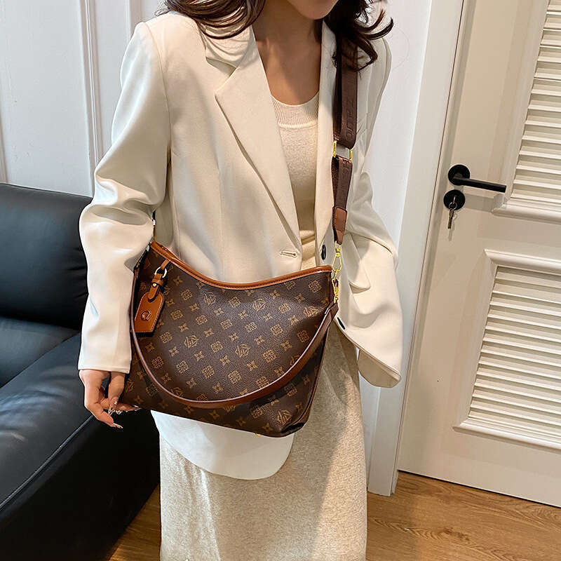 Vintage European and American Floral Print Trendy Single Shoulder 2025 New High-end Casual Commuter Tote Crossbody Women's Bag