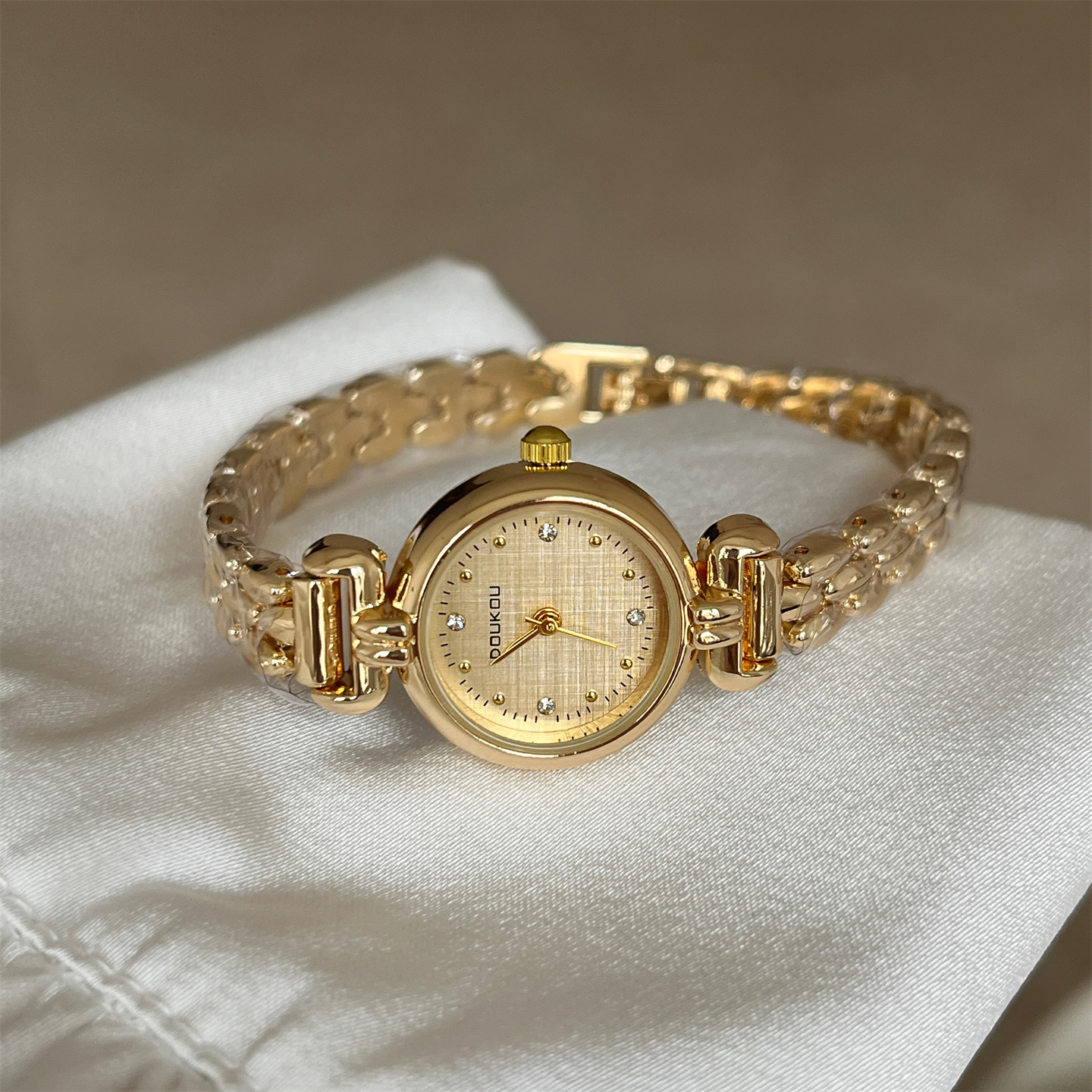 Light Luxury Vintage Small Fragrance Chain Watch Temperament For Ladies Delicate And Compact Temperament Versatile Womens Watch