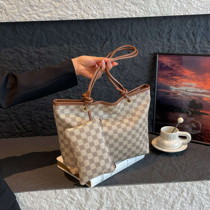 Large Capacity High-End Checkerboard Underarm 2025 New Versatile Fashion Commuter Women's Shoulder Bag Handbag