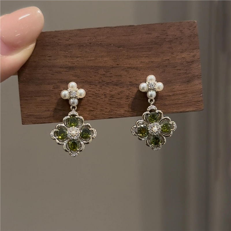 Silver Needle Rhombus Zircon Flower Pearl Niche High-end Earrings Personality Minimalist Style Versatile Ear Jewelry - view 7