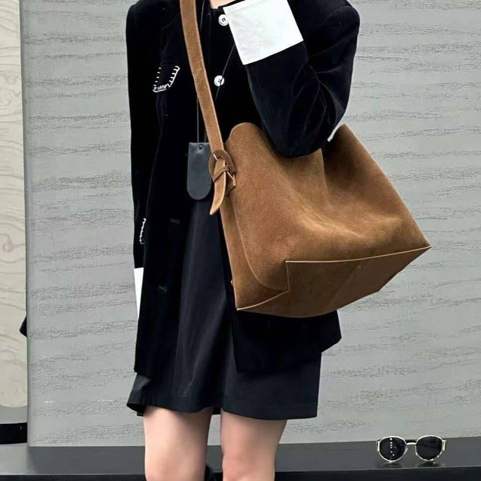 Luxury shoulder bag tote bag parka bag fashion large women's leather bag leather fur texture cowhide winter matte leather handbag fashion retro n