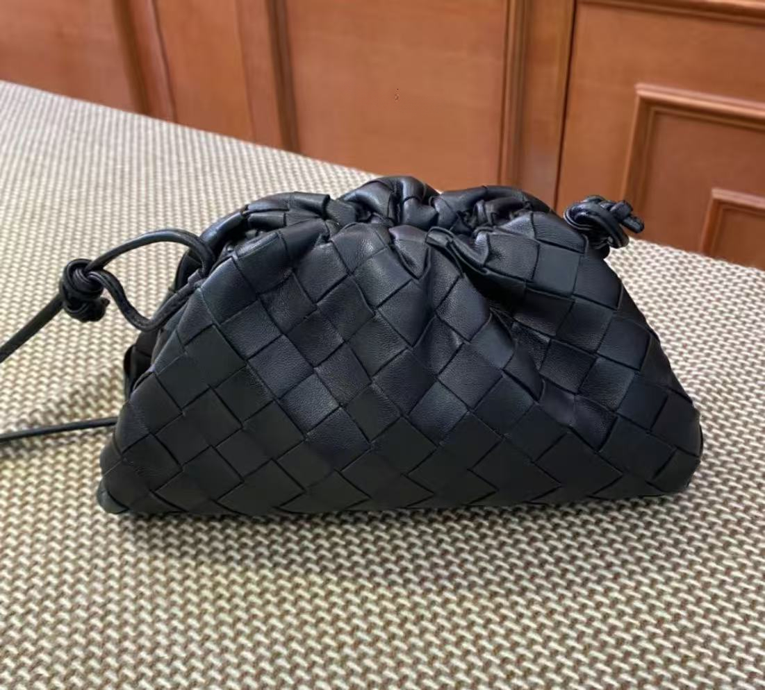 Designer Mini Clutch Premium Sheep Leather Intrecciato Woven Cloud Fashio Gril Full Range of Colors Three Sizes Pouch Party Bag 036