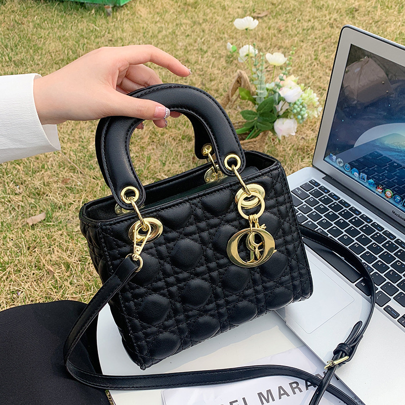 Cross-Border Princess Diana Bag 2026 High-End Bag for Women Light Luxury Stylish Versatile Quilted Handbag Single Shoulder Crossbody Bag for Women