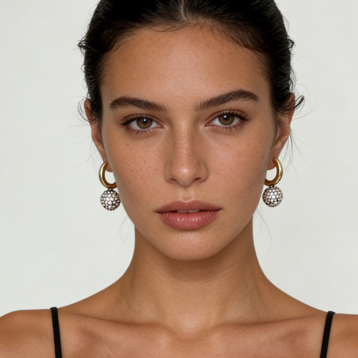 Exquisite Light Luxury Fashionable Full Diamond Three-Dimensional Super Shiny Spherical Geometric Earrings for Party and Daily Wear