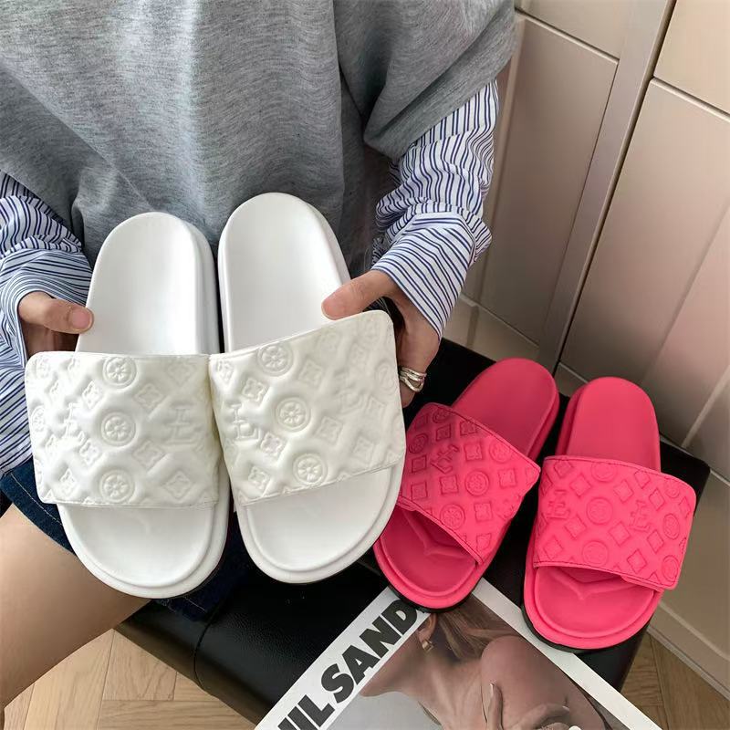Free shipping flat slippers for womens flat sandals black green rose red white Fashionable and versatile thick soled sandals