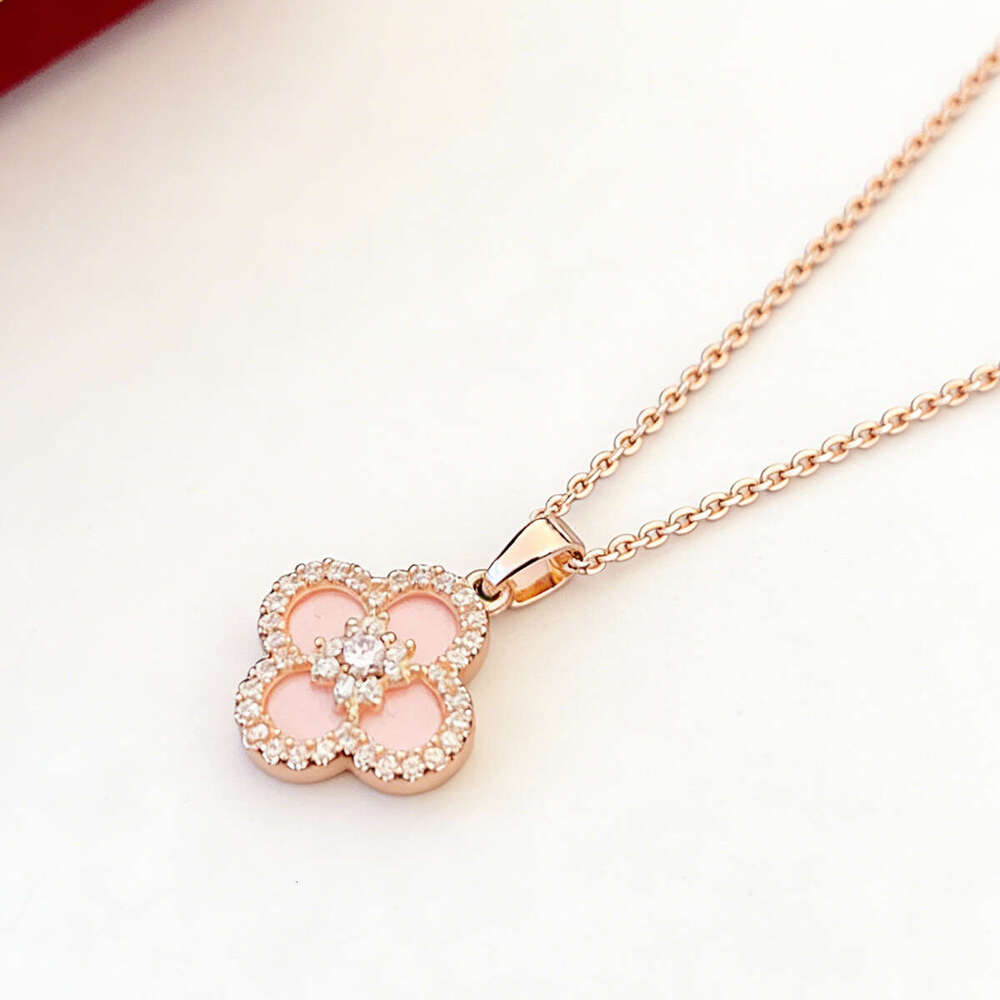 Korean Style Dainty Zircon Flower Necklace: Adjustable Light Luxury Clavicle Chain for Women, Minimalist Jewelry for Daily Work, Date & Gift Giving