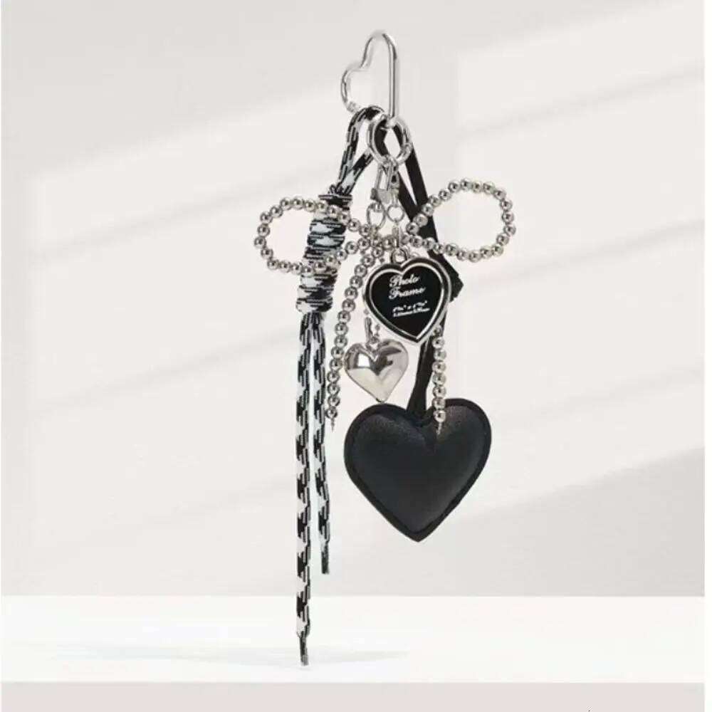 Creative Glossy Leather Pearl Bow Keyring Y2k Long Tassel Heart Backpack Pendant Charms Handmade Bag Purse Decor Gift XJ260106