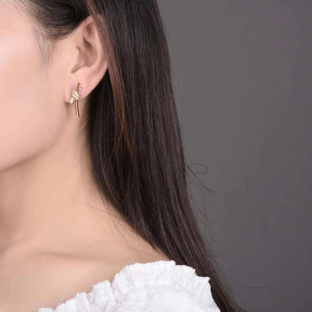 Minimalist Style Exquisite Knot For Women, Niche Design, Symmetrical Metal Zirconia Inlaid, Stylish And Elegant Earrings