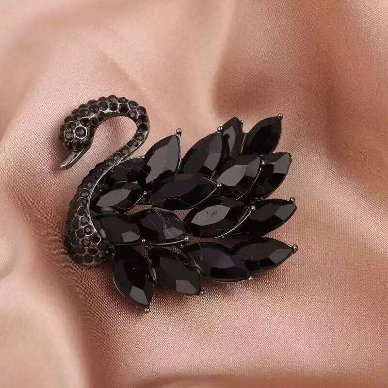 Classic Rhinestones Swans Brooches for Women Unisex Creativity Animals Pins Banquets Party Backpack Gifts Jewelry Accessories 26N0106