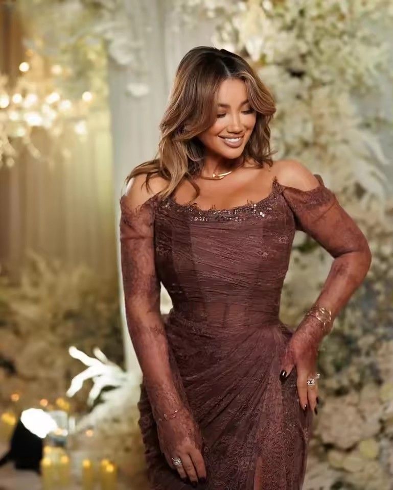 Elegant Chocolate Lace Sheath Mother Of Bride Long Sleeves Sexy Off Shoulder Formal Occasion Gowns Floor Length Women Party Evening Dress J06