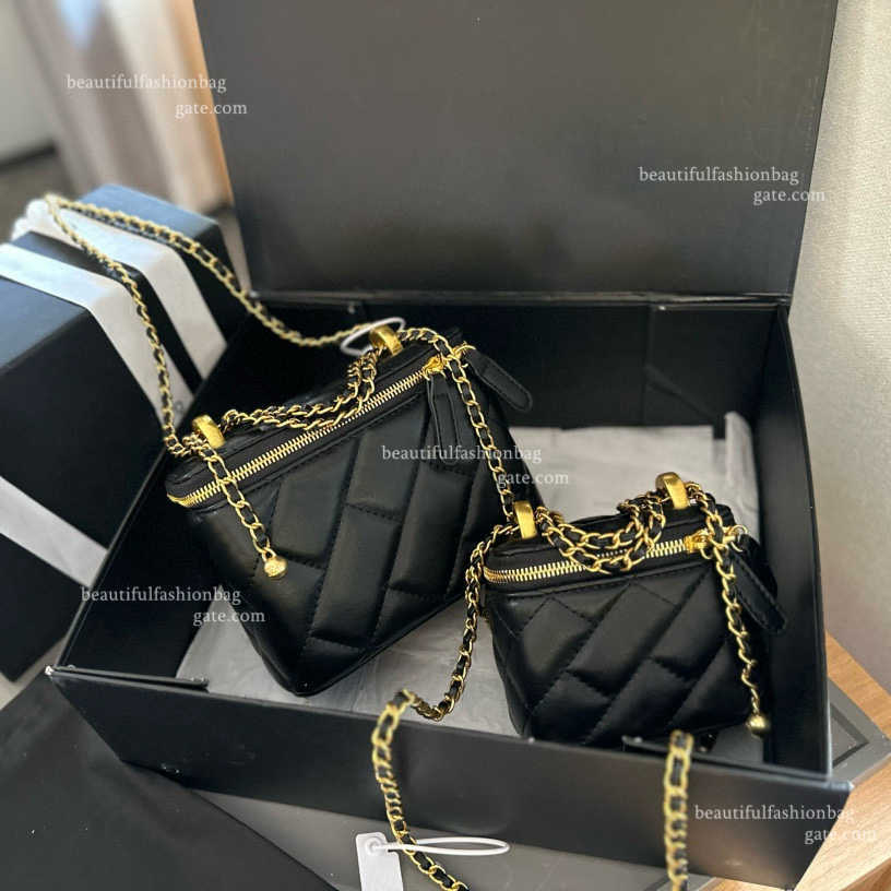 Designer Vanity Bag with Mirror Cosmetic Bags with Chain Strap Crossbody Bag High Quality Leather Bag Womens Make Up Case Small Handbag Mini Makeup Bag Vanity