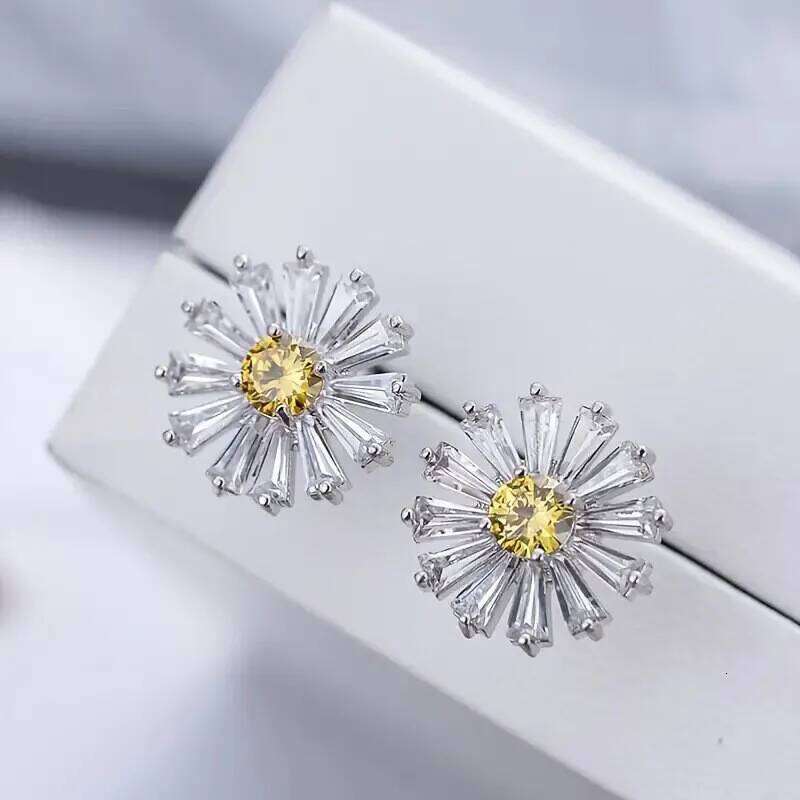 Little Daisy Stud for Women Bright Yellow Color Flower Earrings Ear Piercing Dainty Girls Jewelry