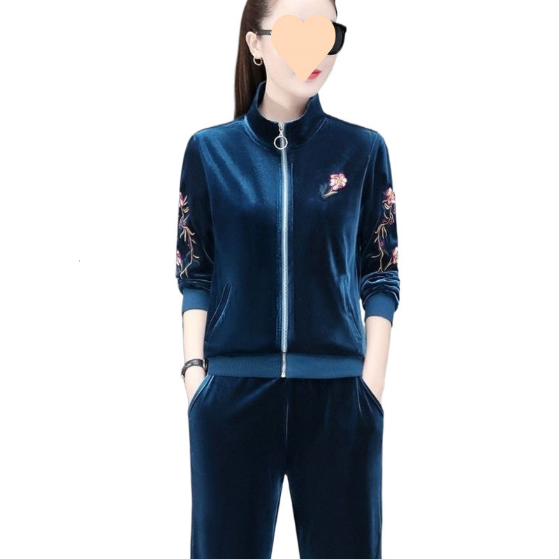 2025 Autumn Winter New Velvet Fashion Sports Casual Three-Piece Set for Middle-Aged Moms Stylish Versatile Womens Suit 251113