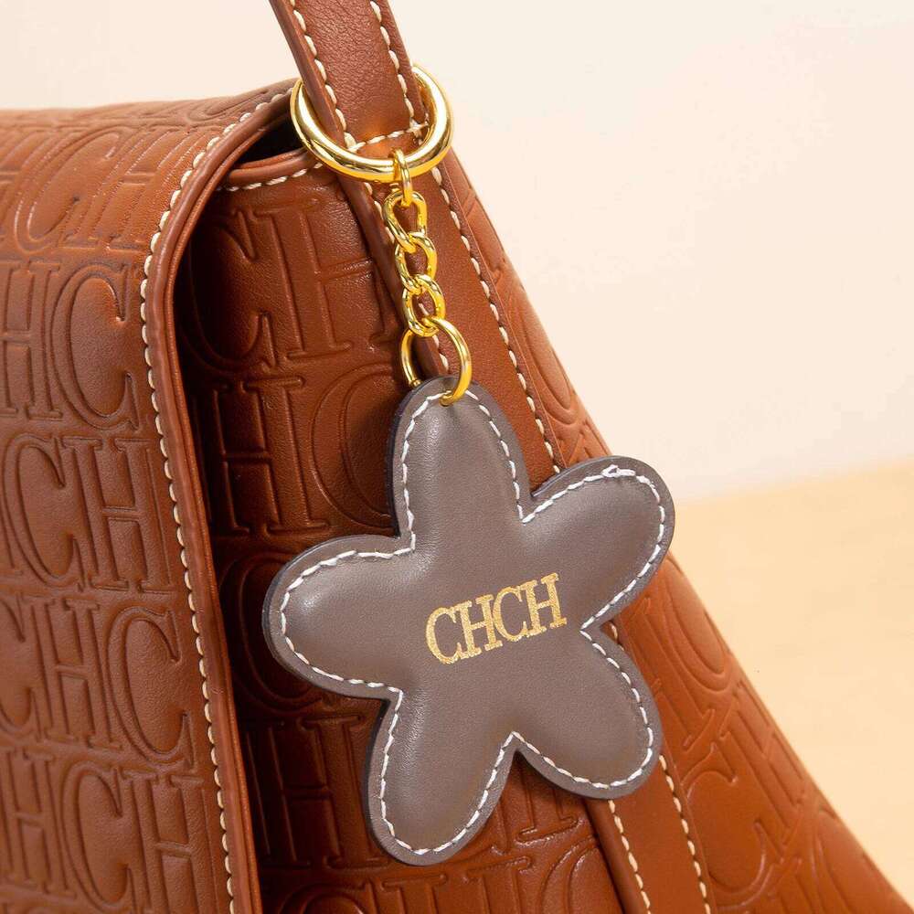 Fashionable New 2025 Luggage Hanging with Teddy Bear Flower Pattern and Simple Decoration XJ260106