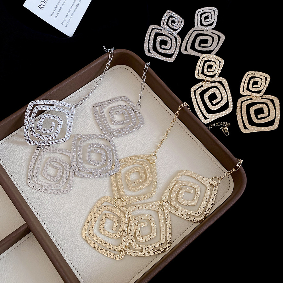 European and American INS Style Wrinkled Geometric Smooth Earrings for Women, Light Luxury High-end Feel, Exaggerated Personality Cross-border Jewelry - view 8